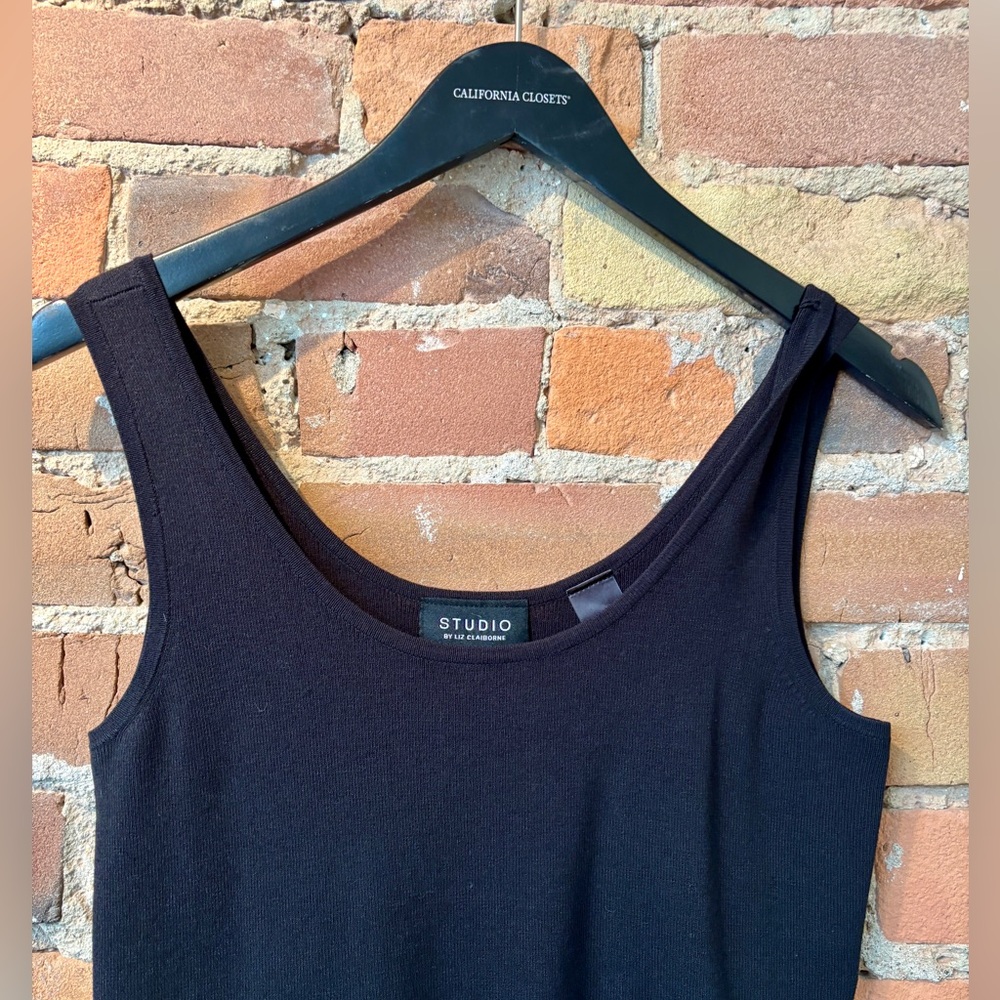 Liz Claiborne Studio Black Sleeveless Knit Tank. Size: Small.